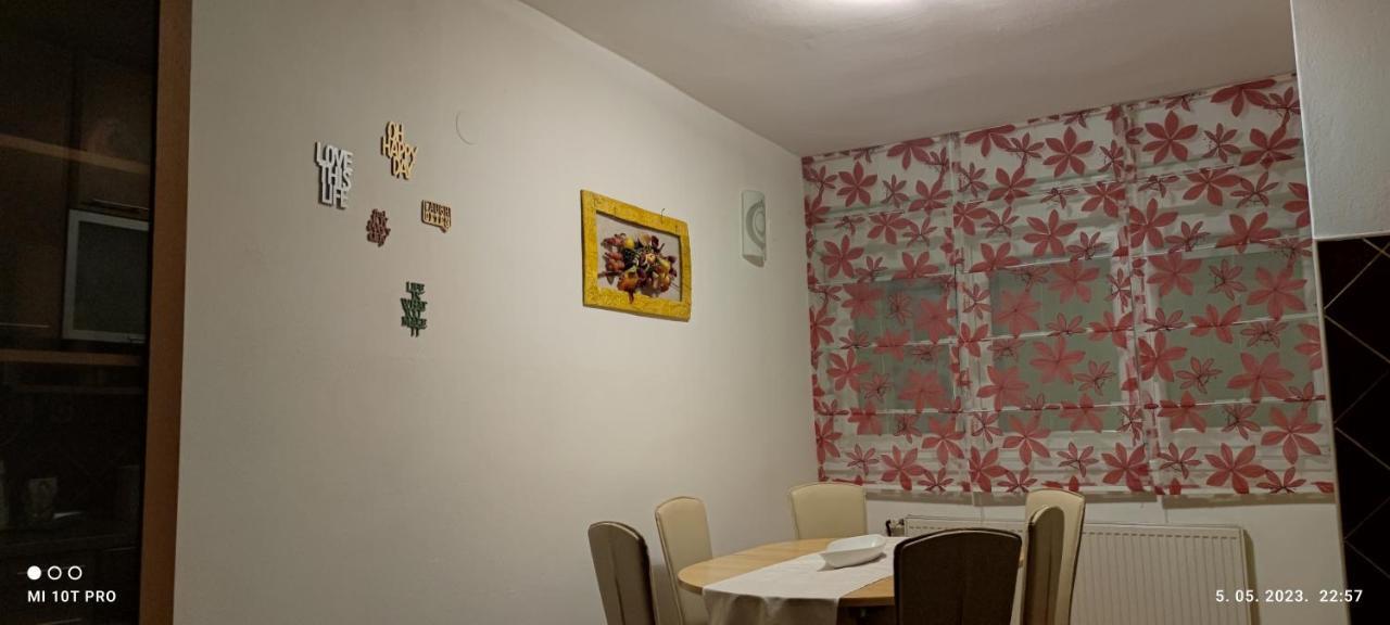 Carpe Diem Gospić Buitenkant foto