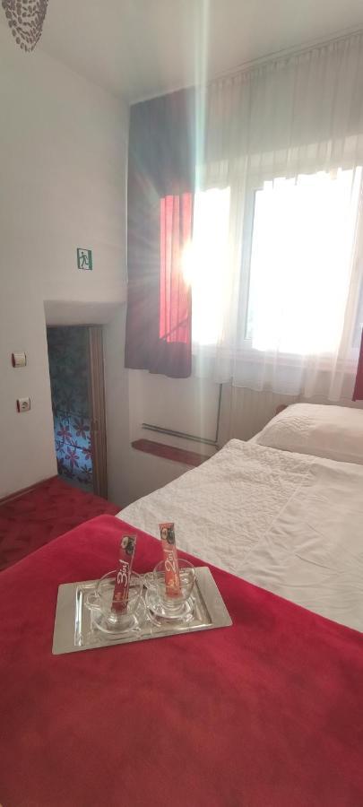 Carpe Diem Gospić Buitenkant foto